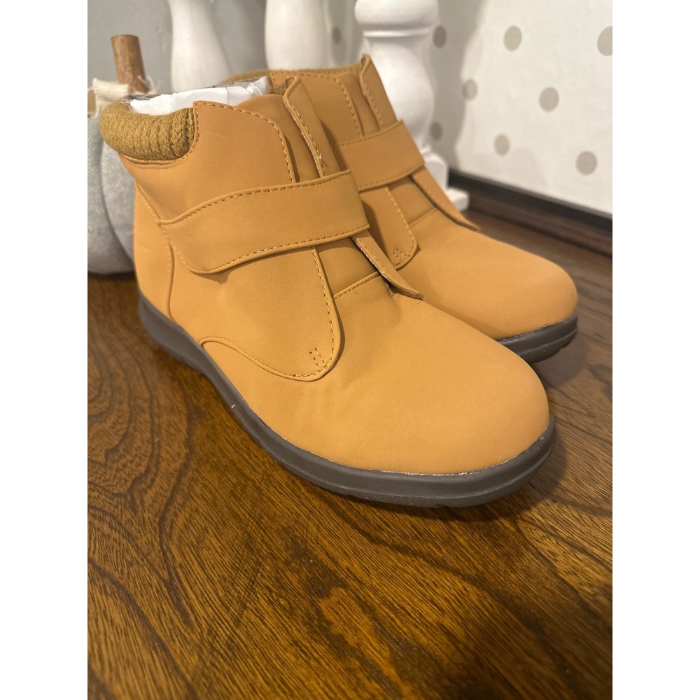 Sno Country Womens Tan Ankle Boots Knit Collar Hook Loop Strap NWOB Size 7W